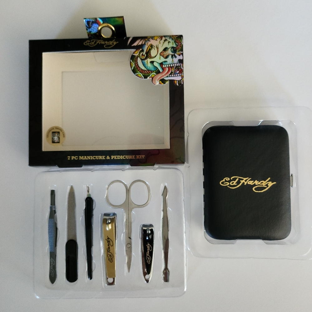 ED HARDY 7 Pc Men Manicure Pedicure Set Kit Fingernails Toe Nail Clippers Case